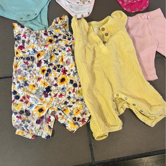 0-3 Month Baby Clothing Bundle - Picture 2 of 10